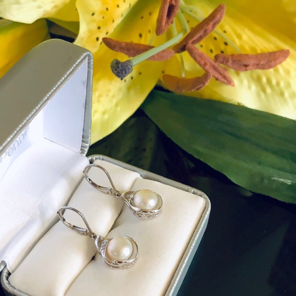 2/$20 🐚 Pearl Earring🐚